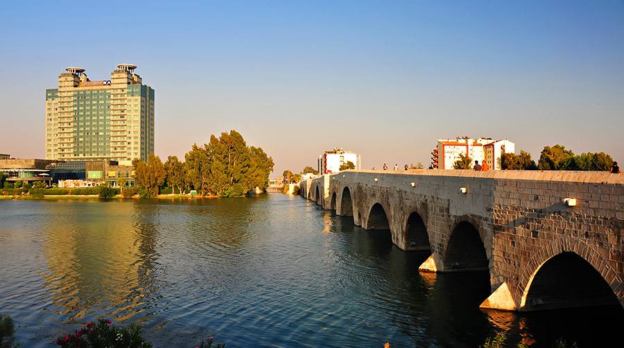 Adana Taş Köprü Şehrin Rehberi